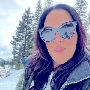 Meet your Posher, Nadine